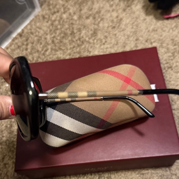 Designer Black Sunglasses - Picture 2 of 4